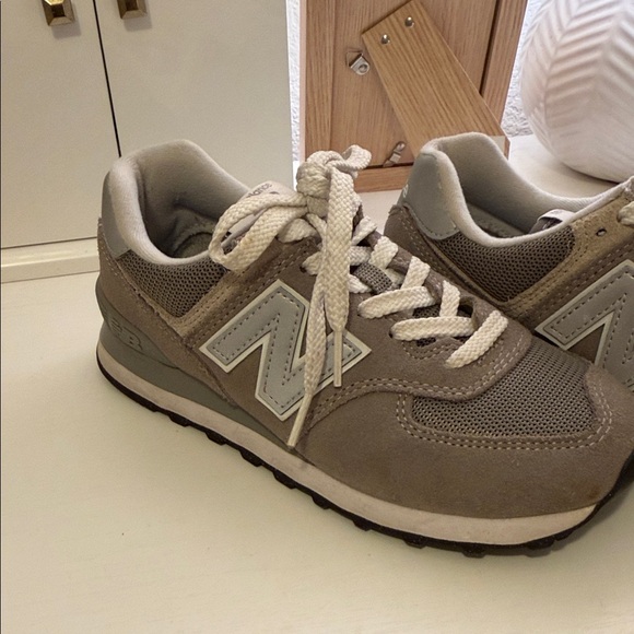New Balance 574 Women's Gray Sneakers~ 6.5 - Picture 3 of 7